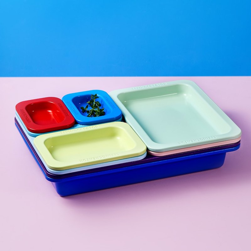 LVCR COOK TRAY trays stacked in colors