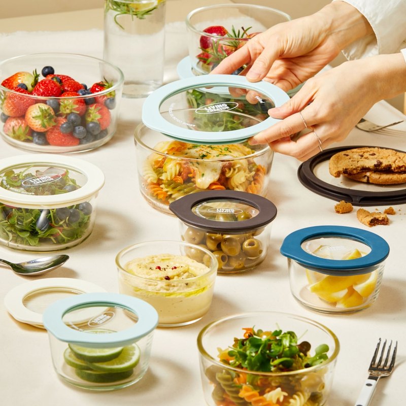ROUND LOCK glass containers on a table